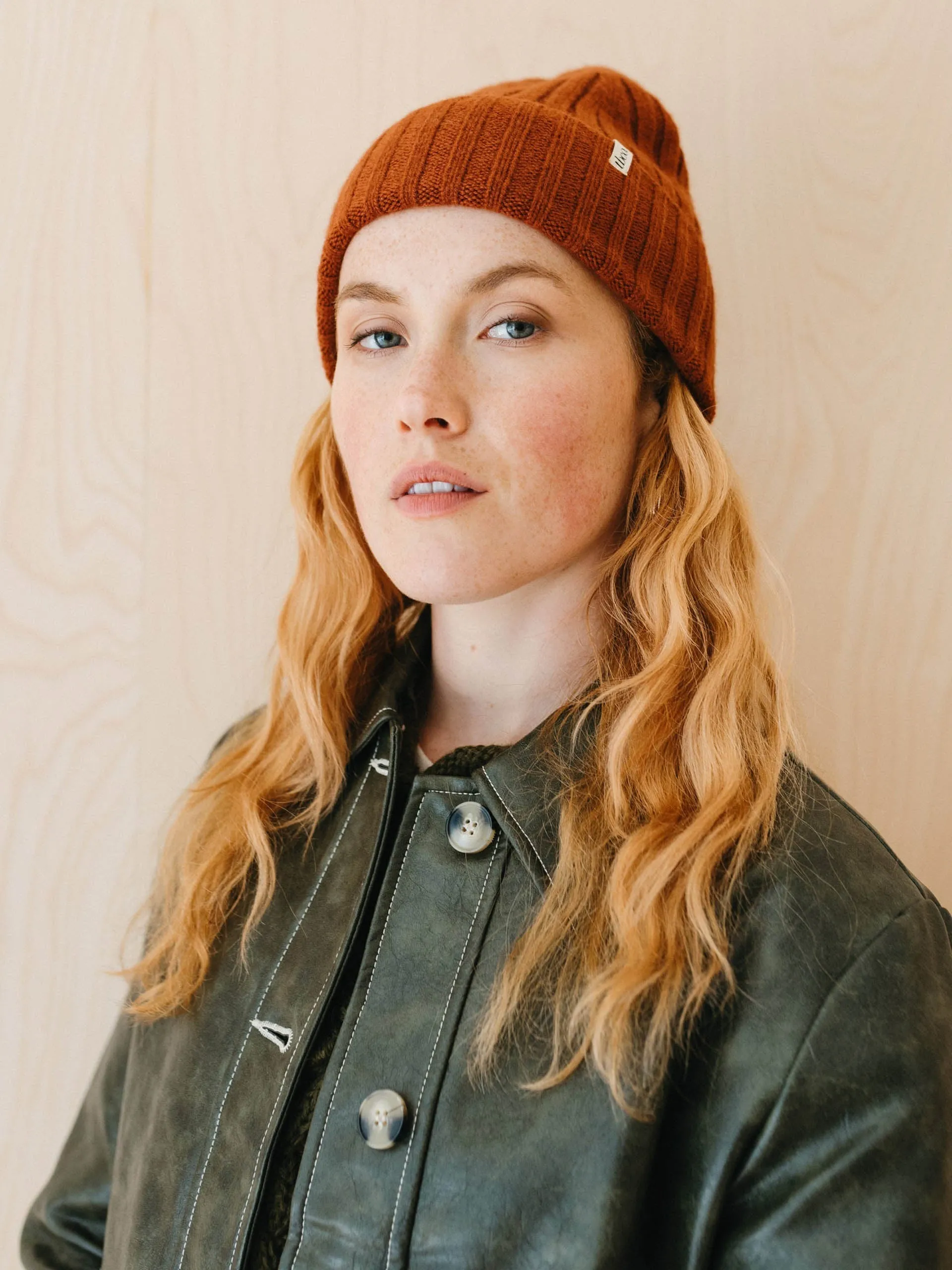 Cashmere and merino beanie in rust